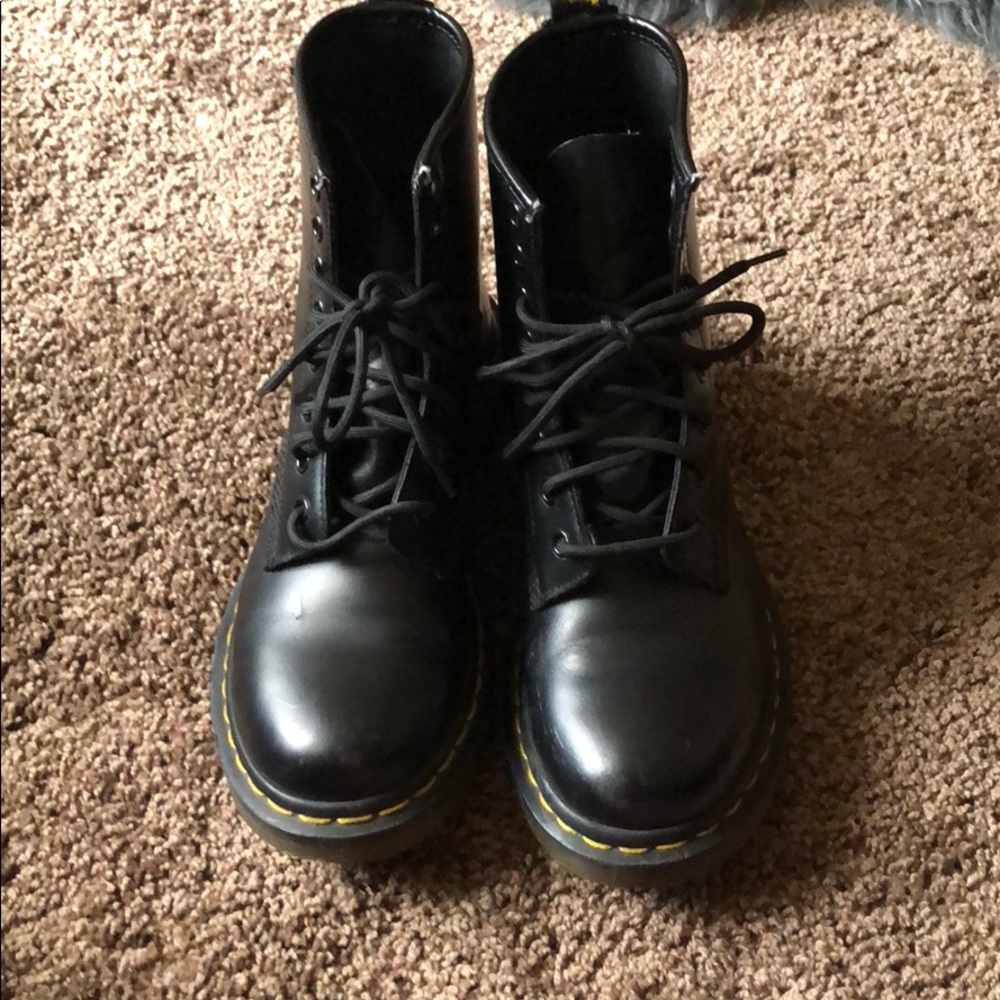 Dr. Martens black 8-eye